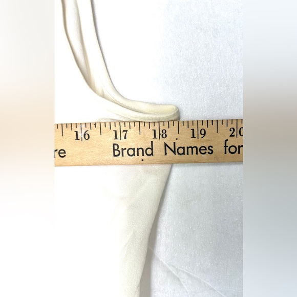 St John Women Size 10 Off White Silk Georgette Sleeveless Blouse Pleats - Picture 4 of 11